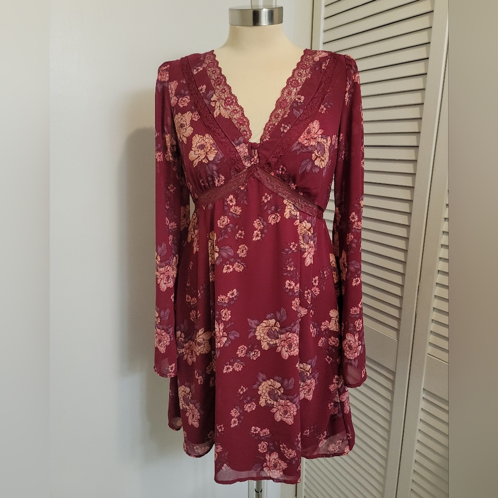 OAK & TRELLIS FLORAL V-NECK DRESS NWT - Picture 4 of 4